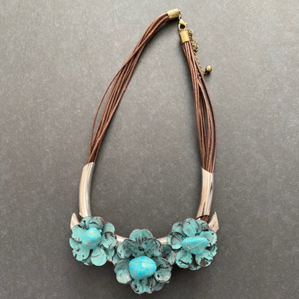 Hammered Metal & Stone Fashion Necklace